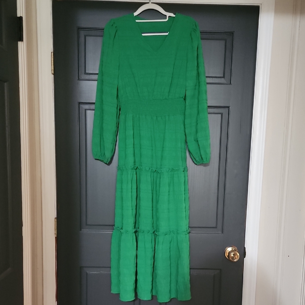 Elegant Green Maxi Dress - Picture 2 of 5